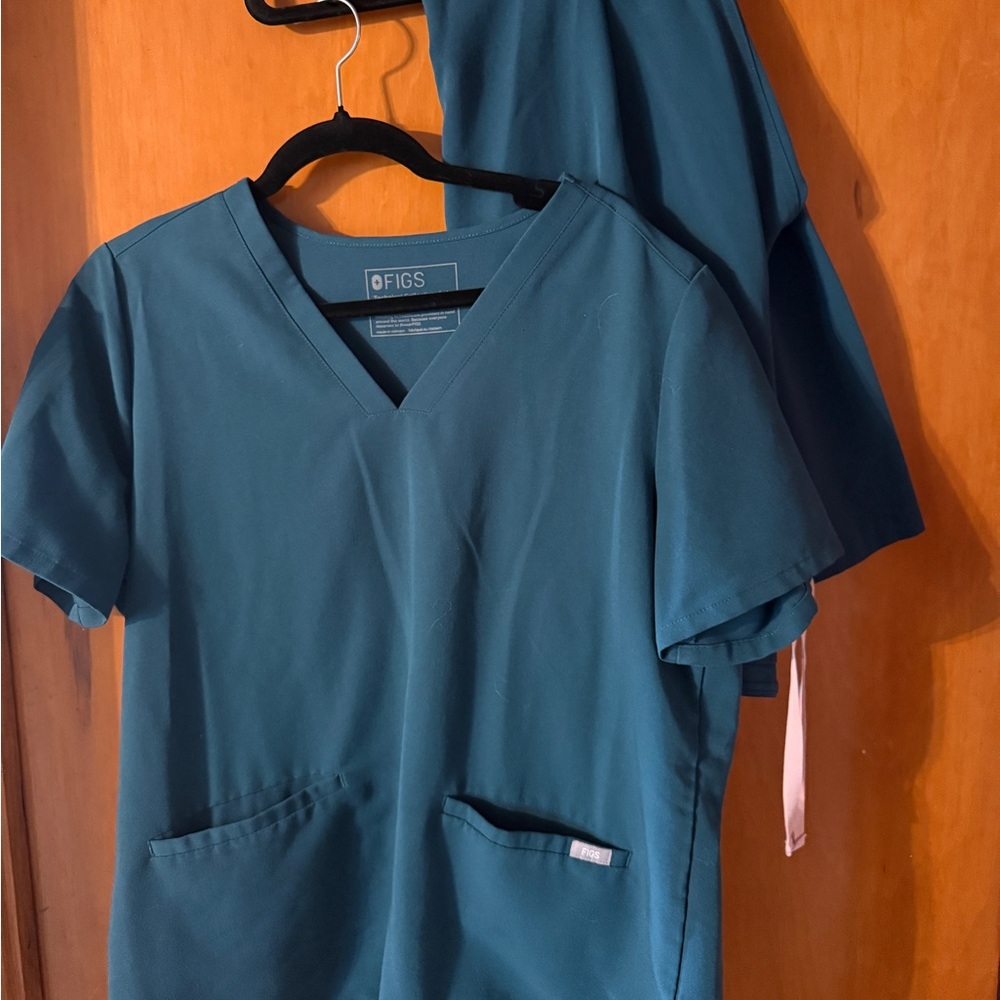 Figs Casma three pocket scrub top and basic Livingston pant in Caribbean blue